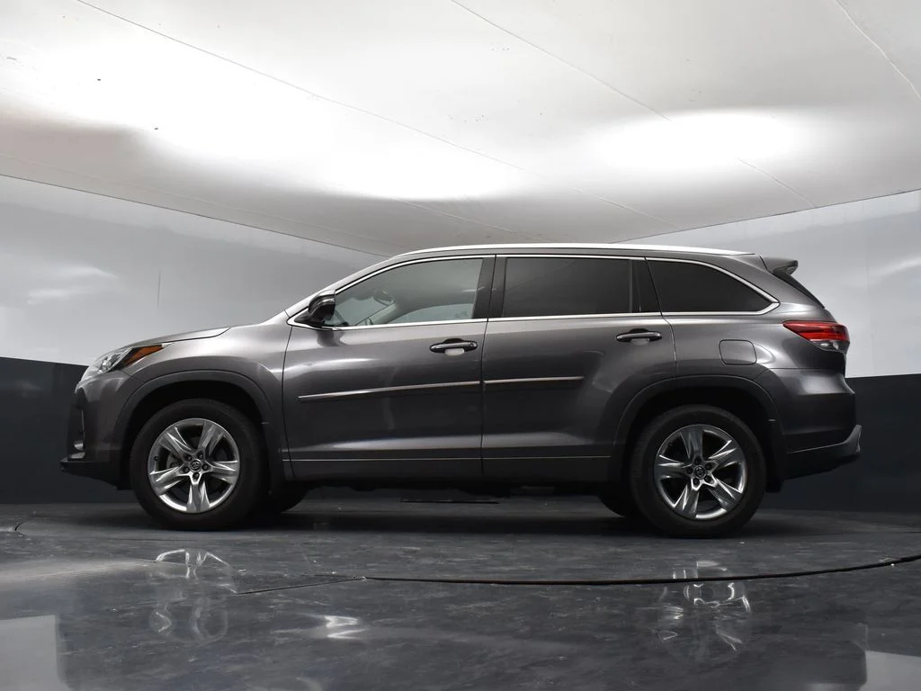 Certified Used 2019 Gray Toyota Limited image 10
