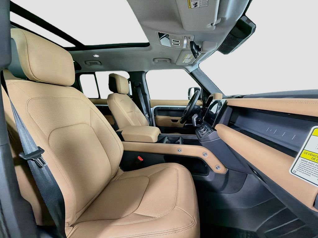 New 2026 Fuji White Land Rover X-Dynamic SE image 30