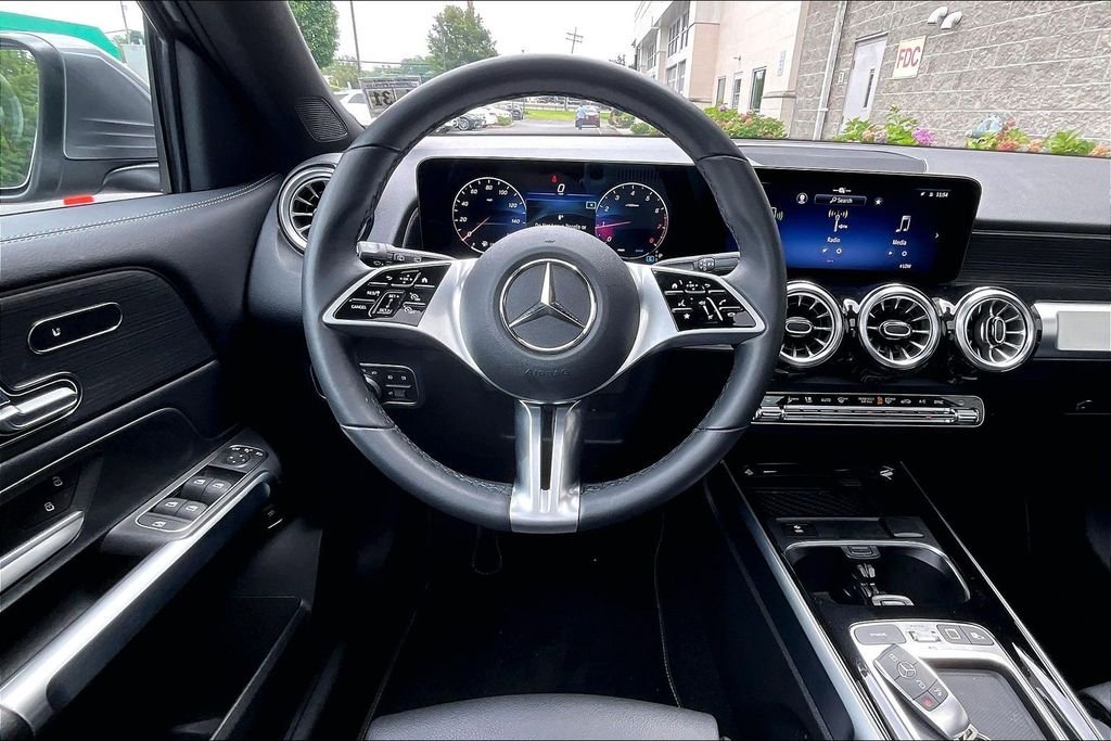 Used 2026 Gray Mercedes-Benz GLB 250 image 5