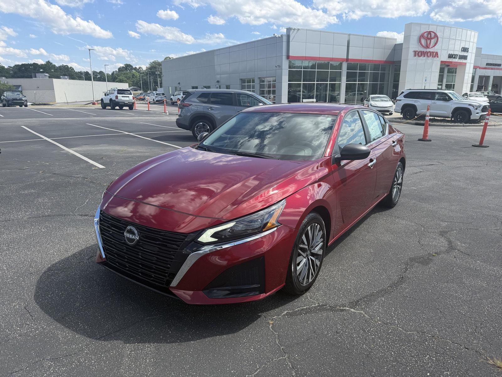 Used 2025 Scarlet Ember Nissan SV image 3