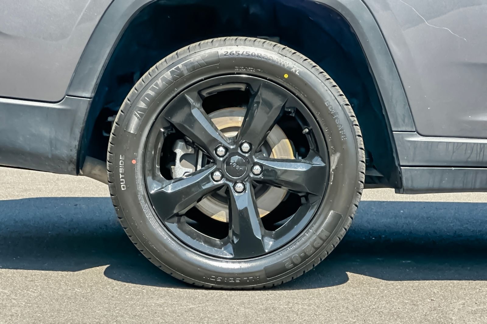 Used 2023 Gray Jeep Altitude image 39