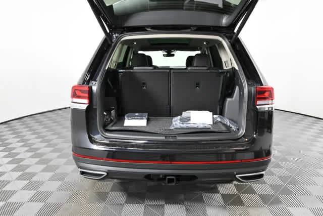 New 2026 Deep Black Pearl Volkswagen 2.0T SE w/Technology image 9