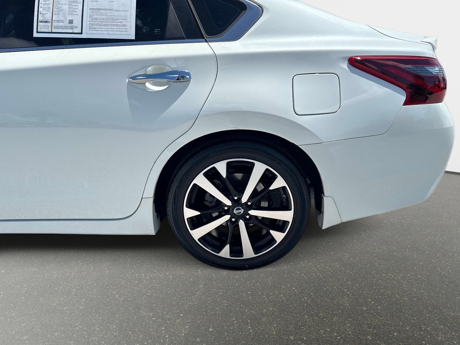 Used 2018 Pearl White Nissan 2.5 SR image 9