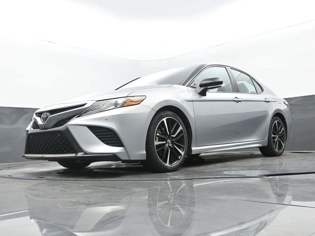 Used 2019 Midnight Black Metallic Toyota XSE V6 image 12