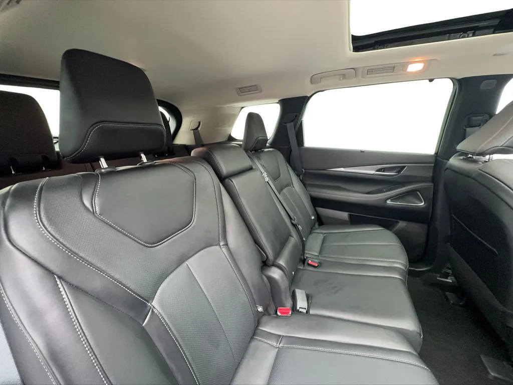 Used 2025 Gray INFINITI LUXE image 31