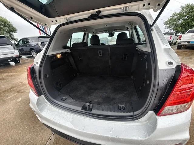 Used 2018 SUMMIT WHITE Chevrolet LS image 24