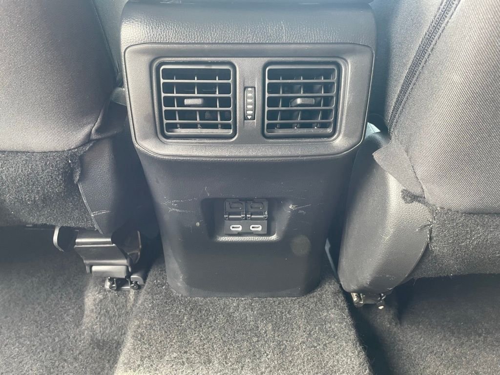 2024 Toyota RAV4 XLE - Photo 32