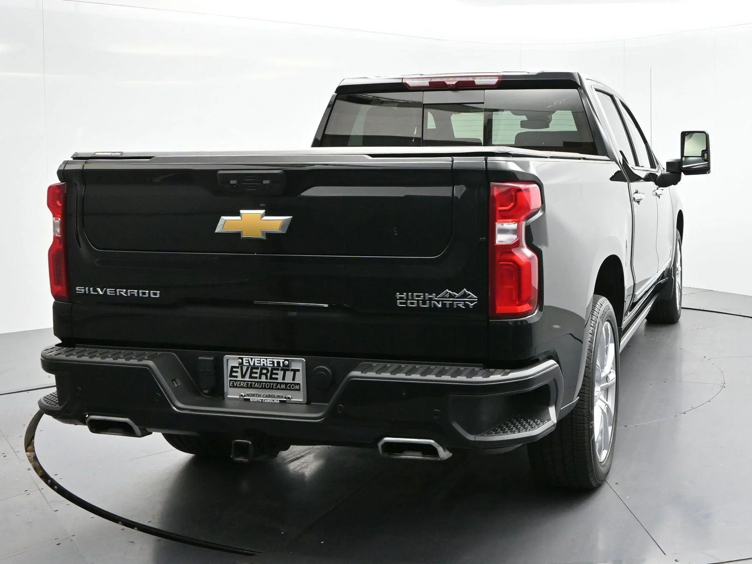Used 2024 Black Chevrolet High Country image 6