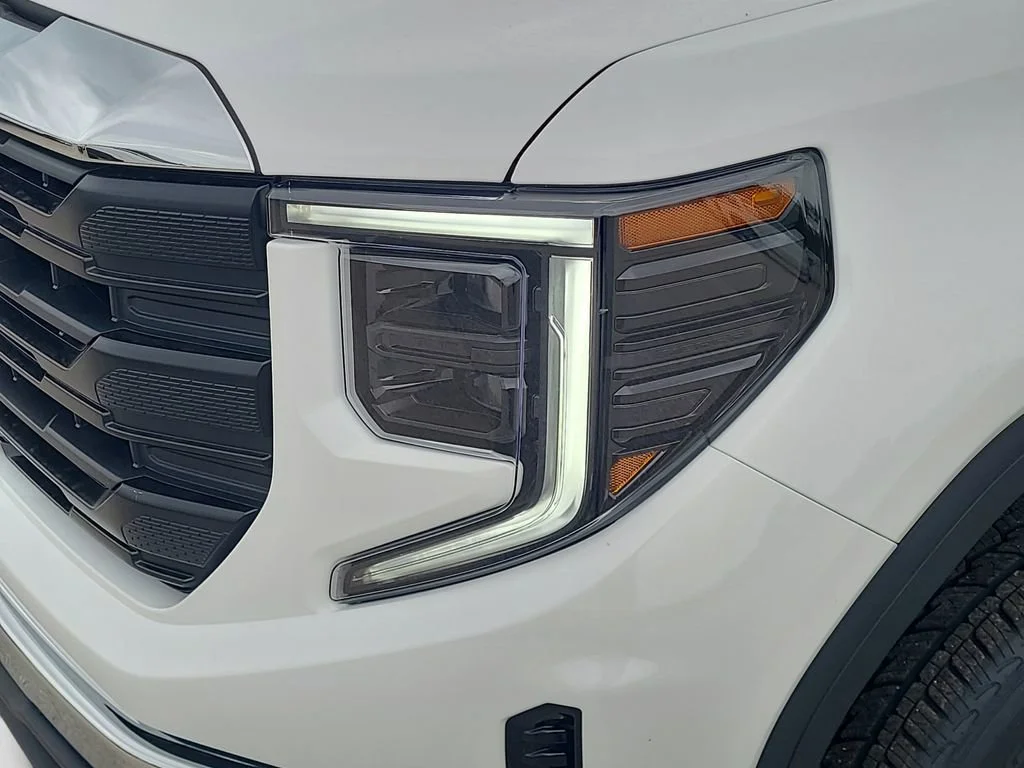 New 2026 Summit White GMC Pro image 22