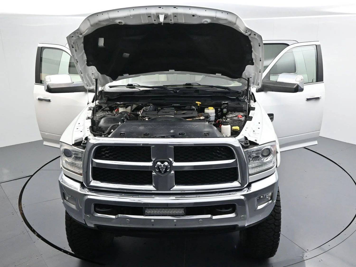 Used 2018 Bright White Clearcoat Ram Laramie Longhorn image 43