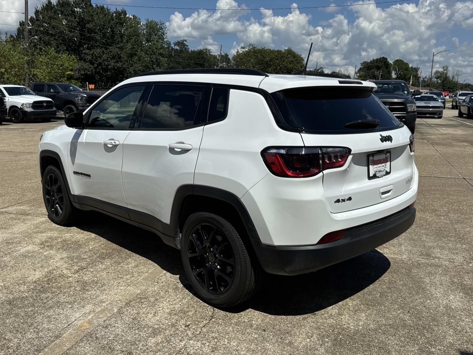 New 2026 Bright White Clearcoat Jeep Latitude Altitude image 4