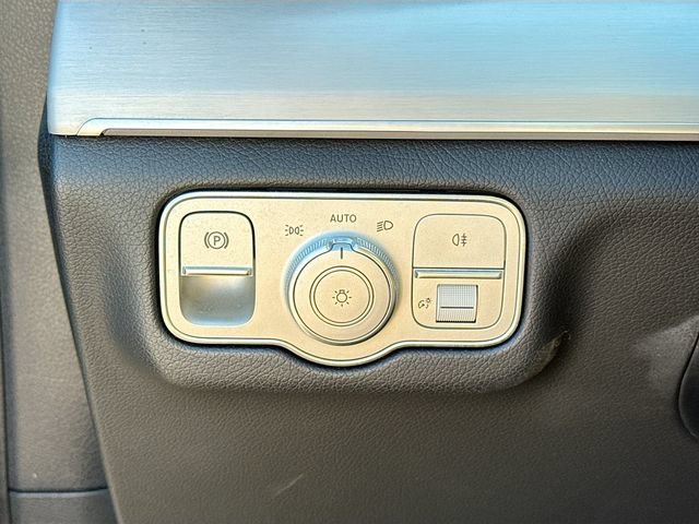 Used 2025 White Mercedes-Benz GLS 450 image 38
