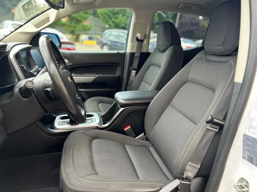 Used 2022 White Chevrolet LT image 11