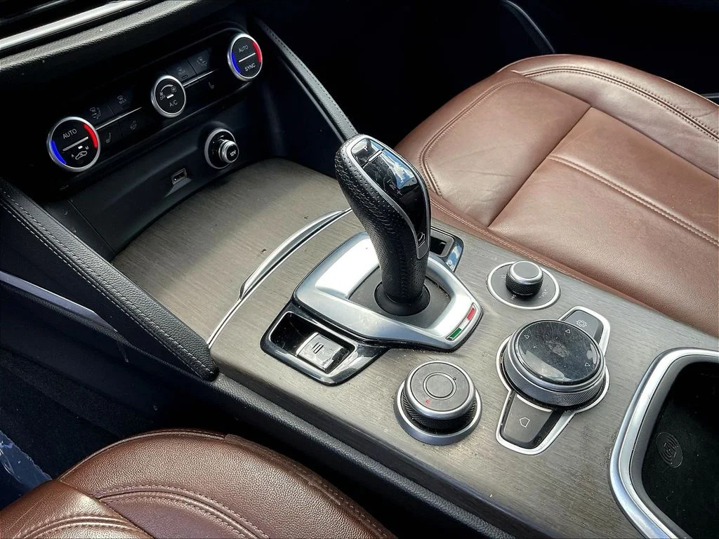 Used 2022 Alfa Rosso Alfa Romeo Ti image 18