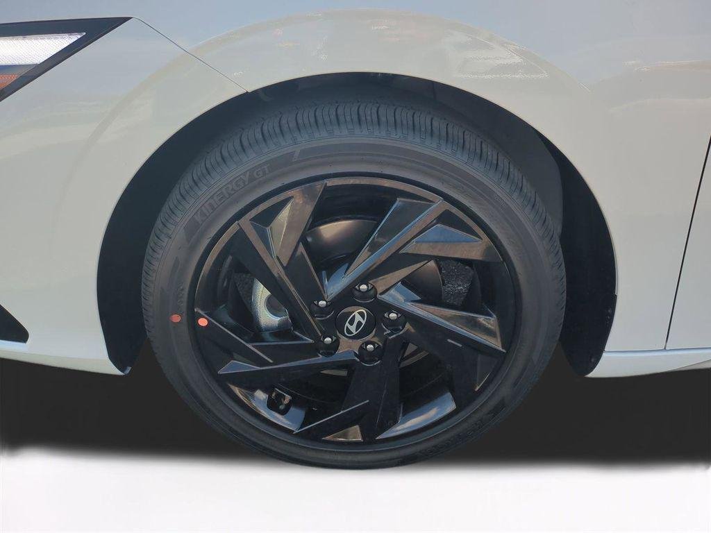 New 2026 White Hyundai SEL Sport Premium image 11