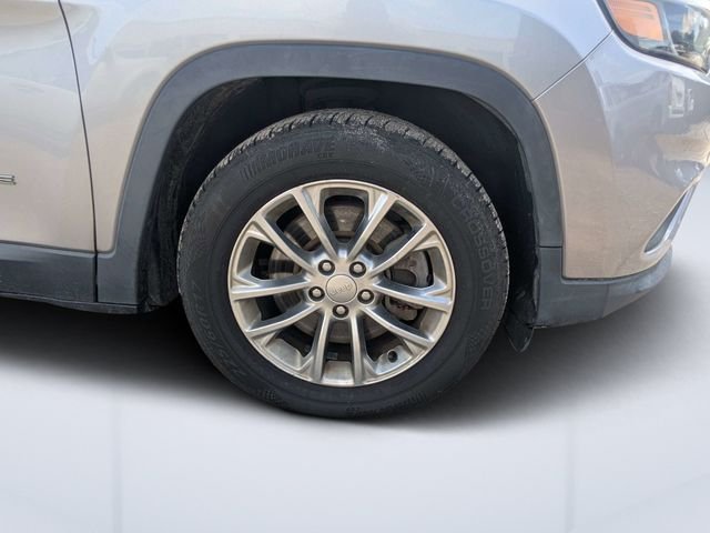 Used 2019 Silver Jeep Latitude Plus image 10