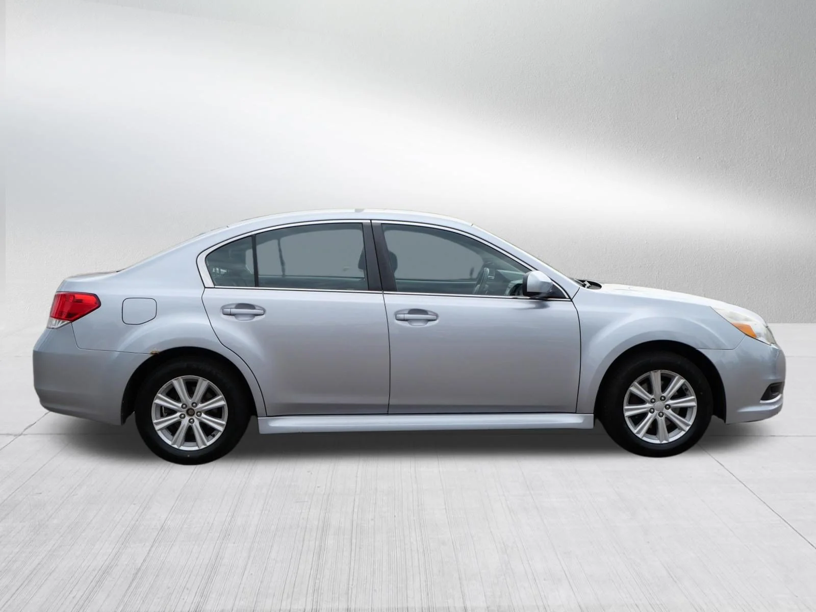 Used 2012 Ice Silver Metallic Subaru 2.5i Premium image 8