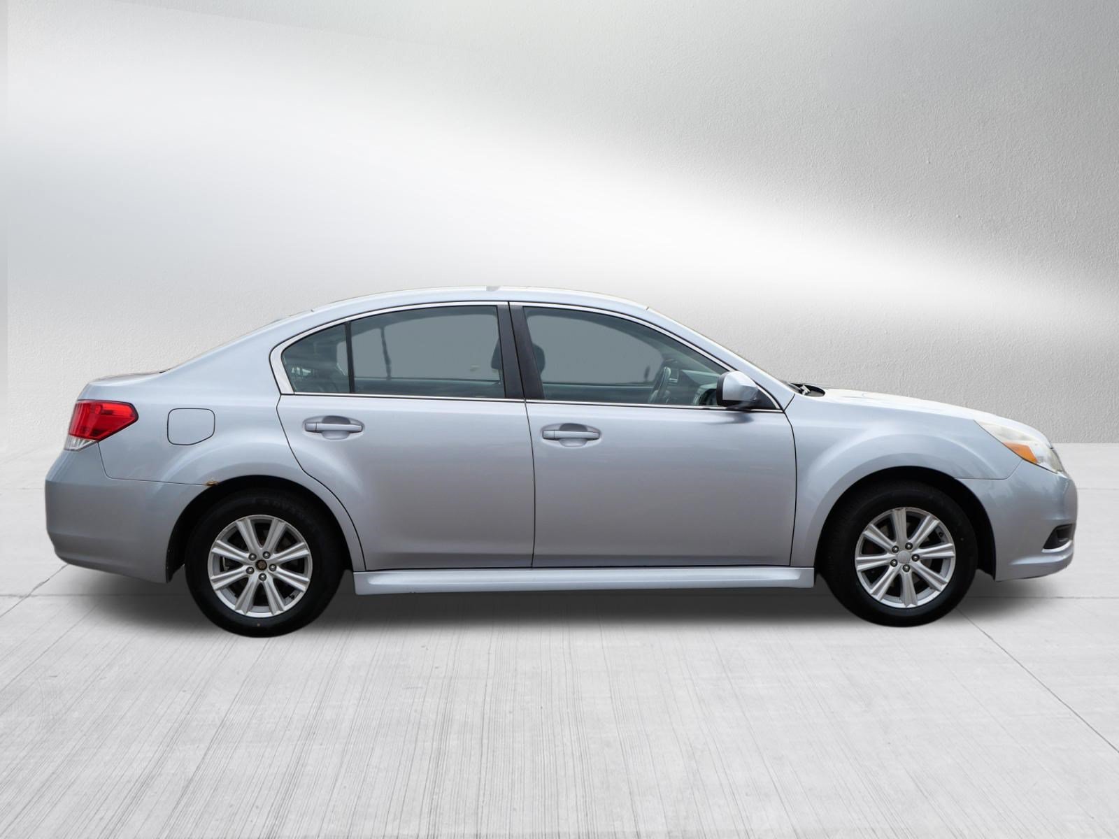 Used 2012 Ice Silver Metallic Subaru 2.5i Premium image 8