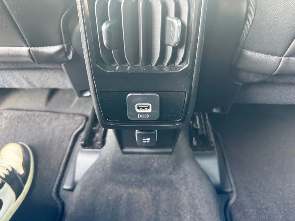 Used 2022 White Jeep Latitude image 35