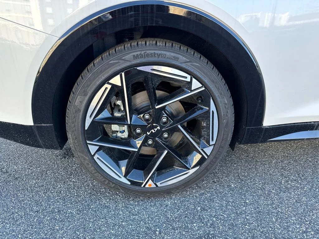 New 2025 White Kia GT-Line image 17