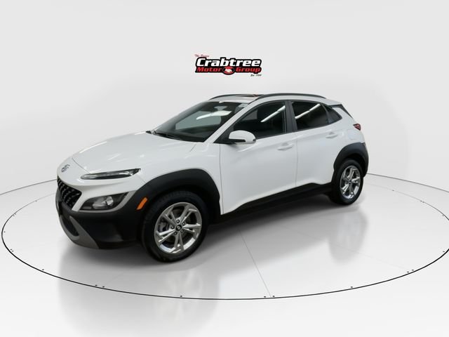 Used 2023 White Hyundai SEL image 4