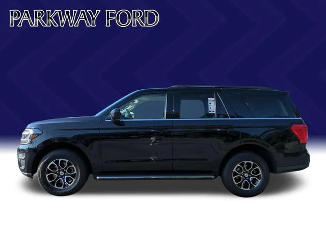 Used 2022 Black Ford XLT image 2