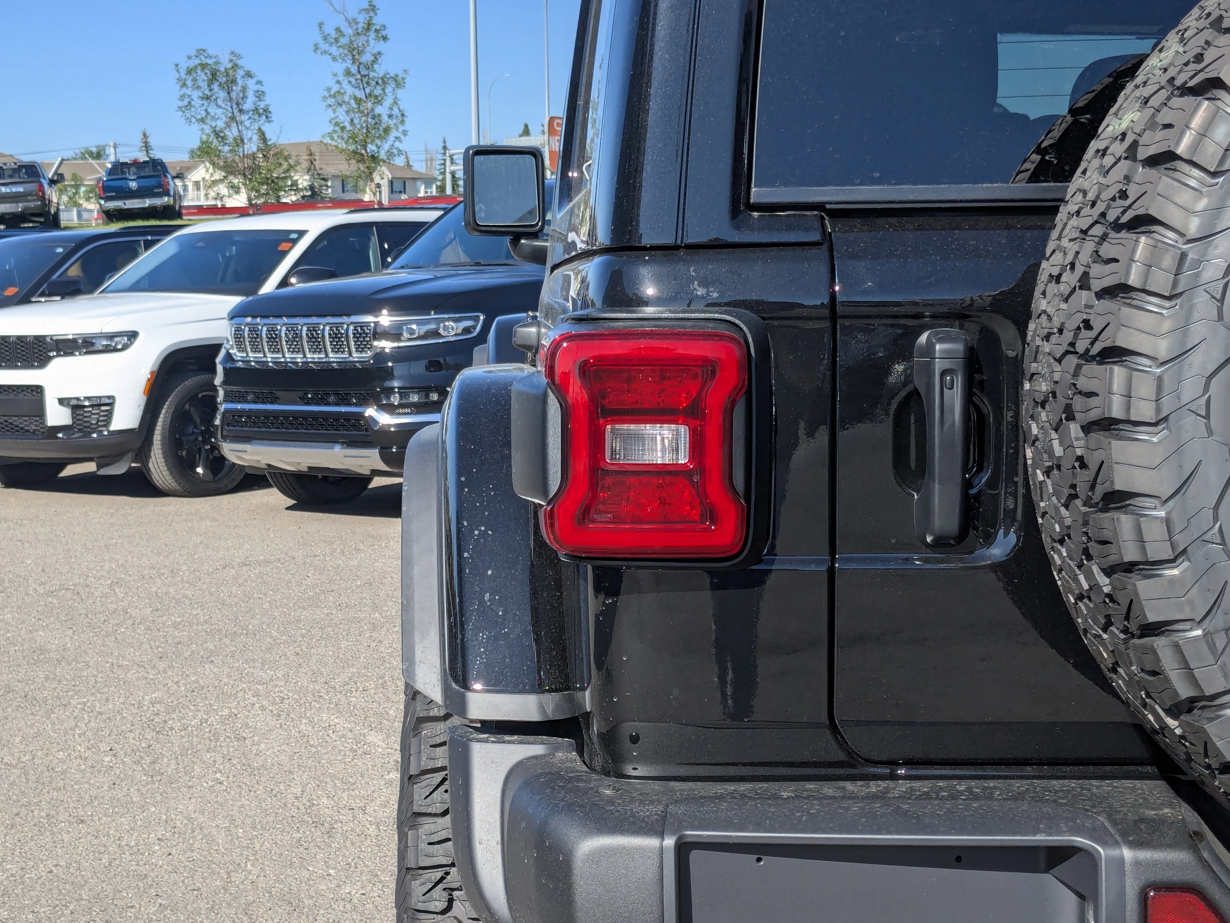 New 2025 Black Jeep Rubicon X - - 35 INCH A/T TIRES - Trailer Tow Group - Offroad Cam - Nappa leather seats & Tons More! image 10