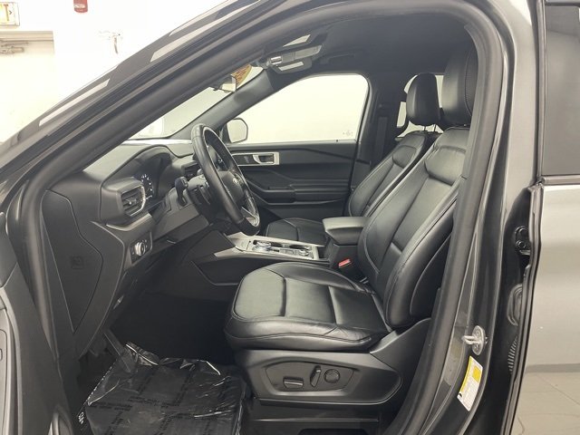 2020 Ford Explorer XLT photo 2