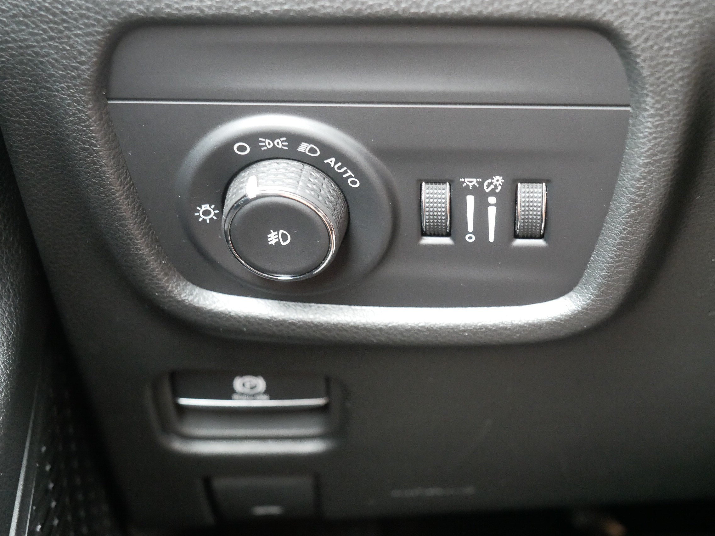 Used 2024 Velvet Red Pearlcoat Jeep Limited image 26
