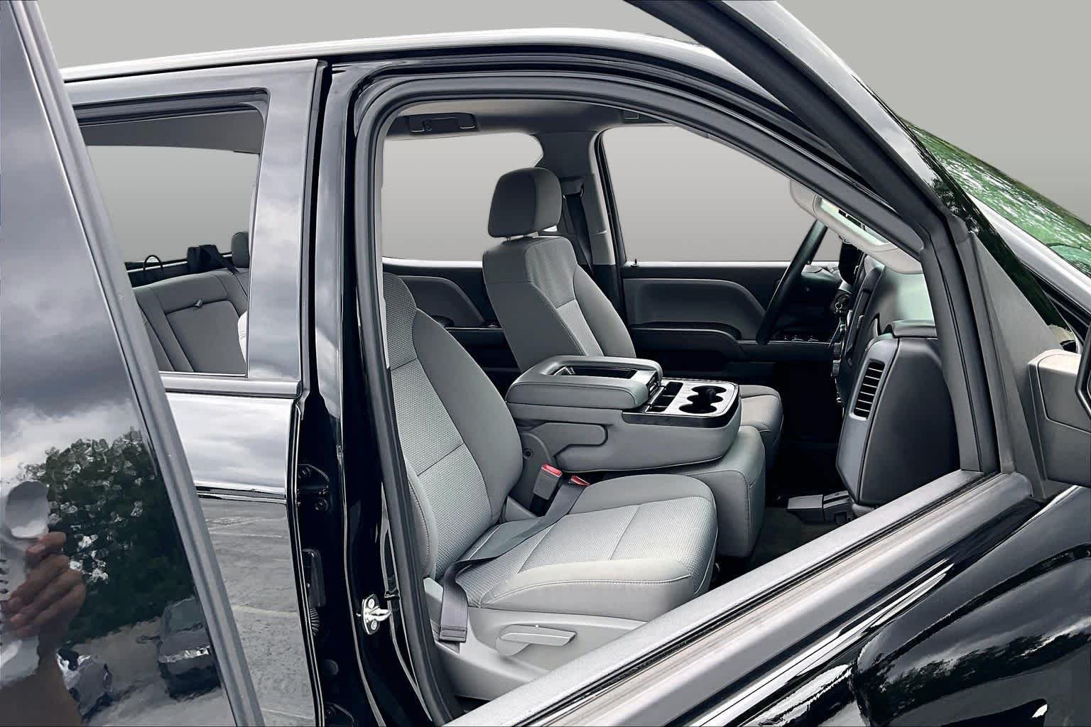 Used 2018 Black Chevrolet Custom image 9