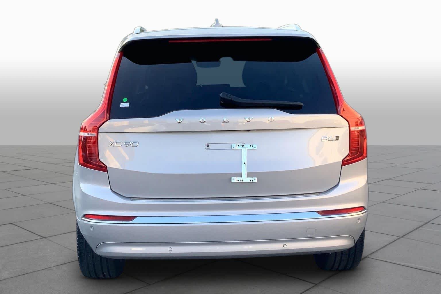 Used 2023 Silver Dawn Metallic Volvo Plus image 5