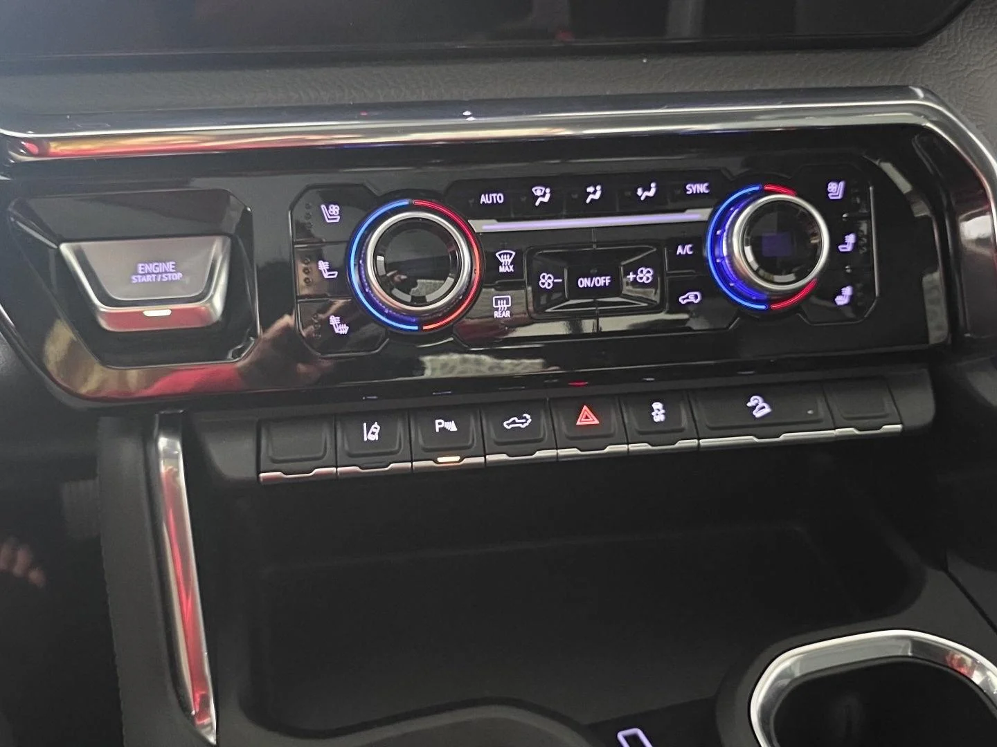 Used 2025 Onyx Black GMC Denali image 17