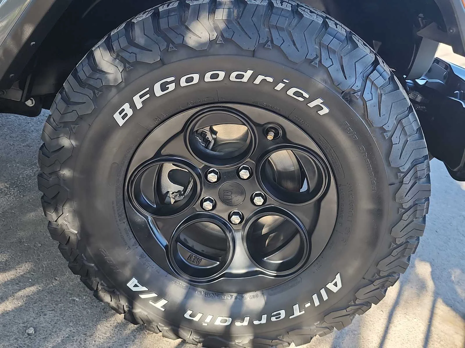 Used 2021 Sting-Gray Clearcoat Jeep Overland image 21