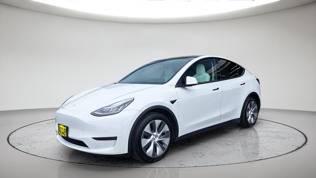 Used 2021  Tesla Long Range image 1
