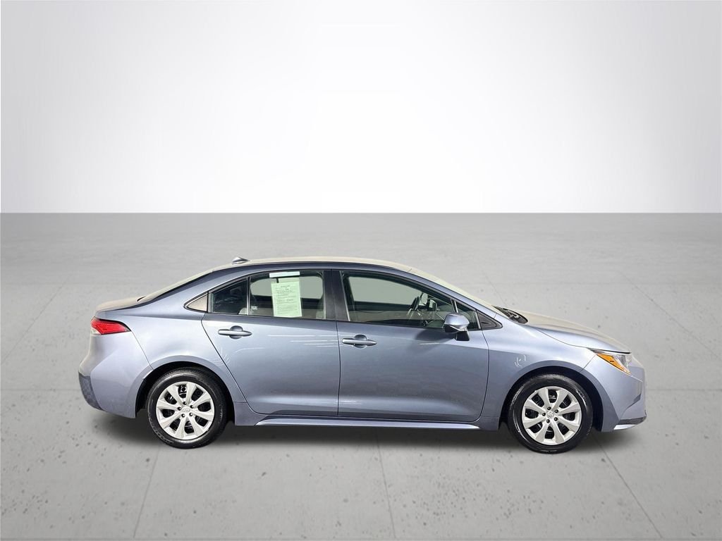 Used 2025  Toyota LE image 5