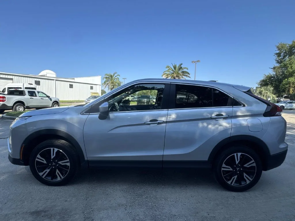 Used 2025 Alloy Silver Metallic Mitsubishi  image 8