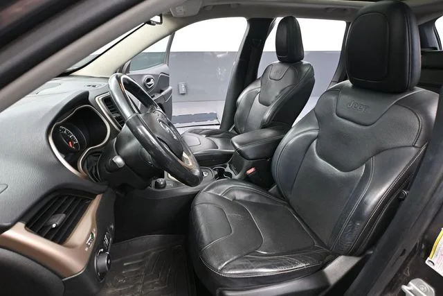 Used 2015 Gray Jeep Limited image 25