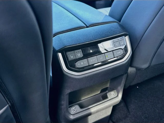 Used 2025  Lexus 350 F SPORT Handling image 27