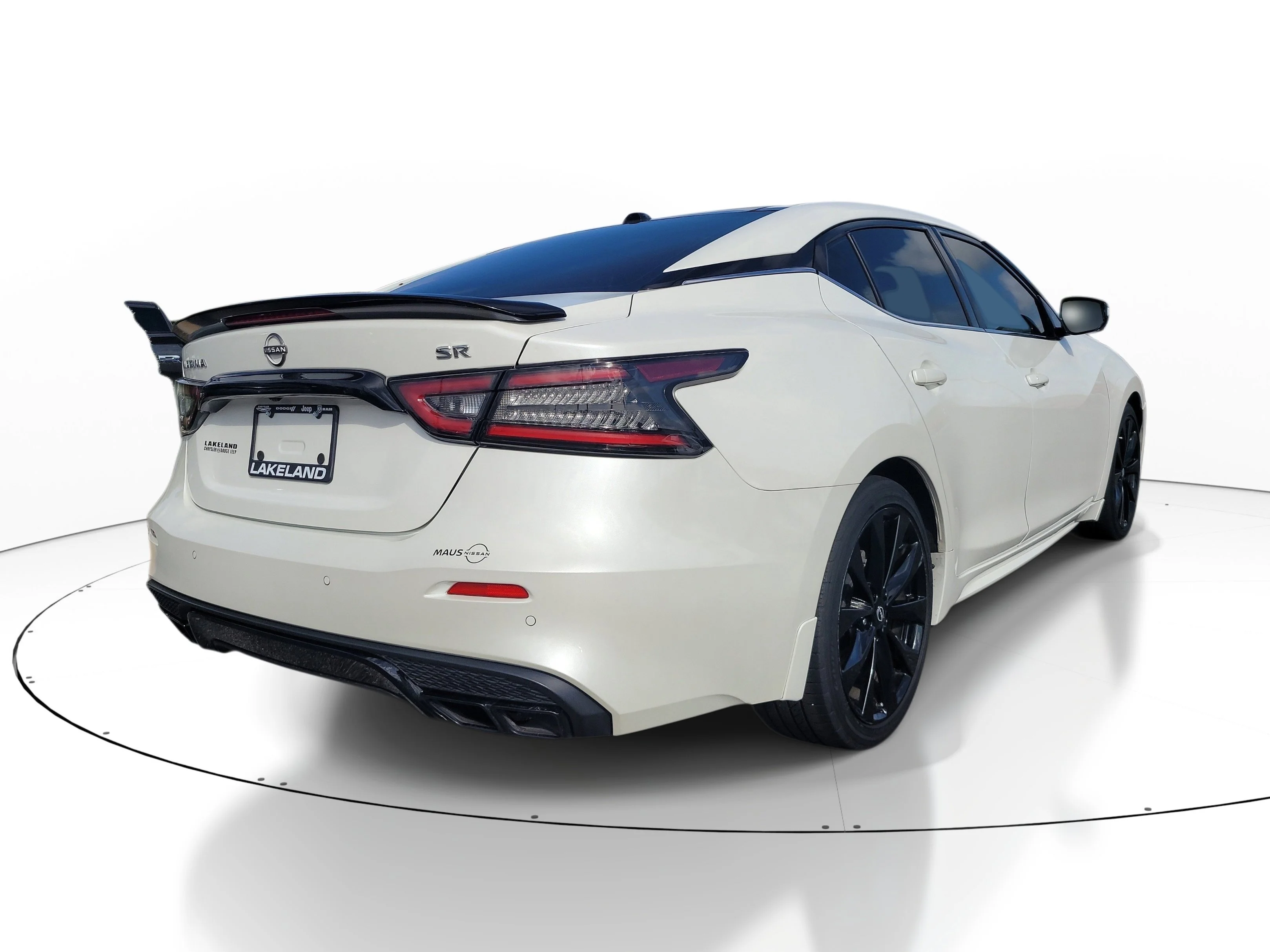 Used 2023 Pearl White Tricoat Nissan SR image 4