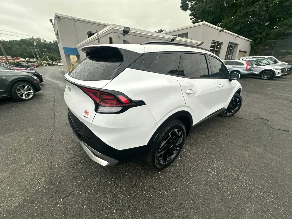 Used 2025 White Kia SX-Prestige image 6
