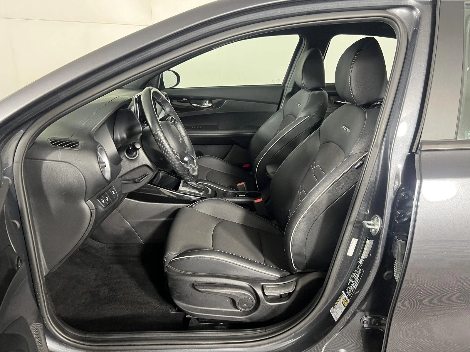 Used 2023 Gy Kia GT-Line image 13