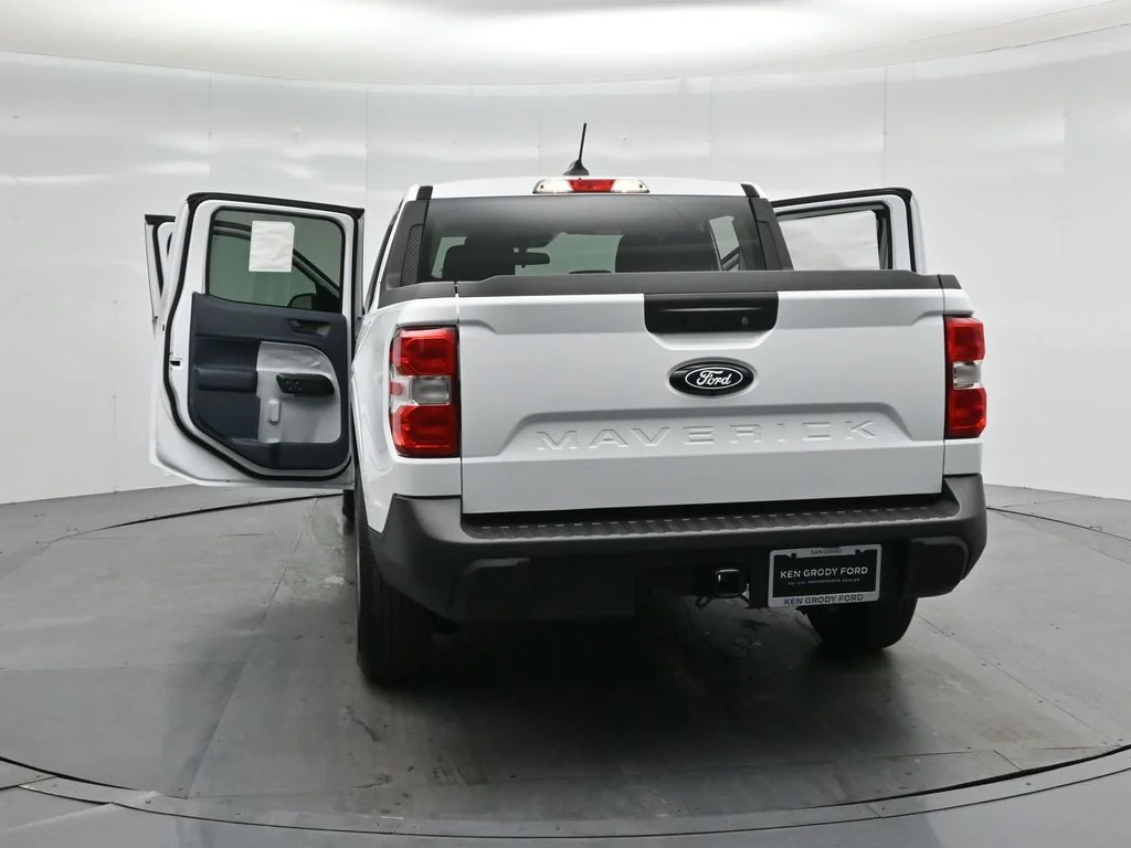 New 2026 Oxford White Ford XLT image 30