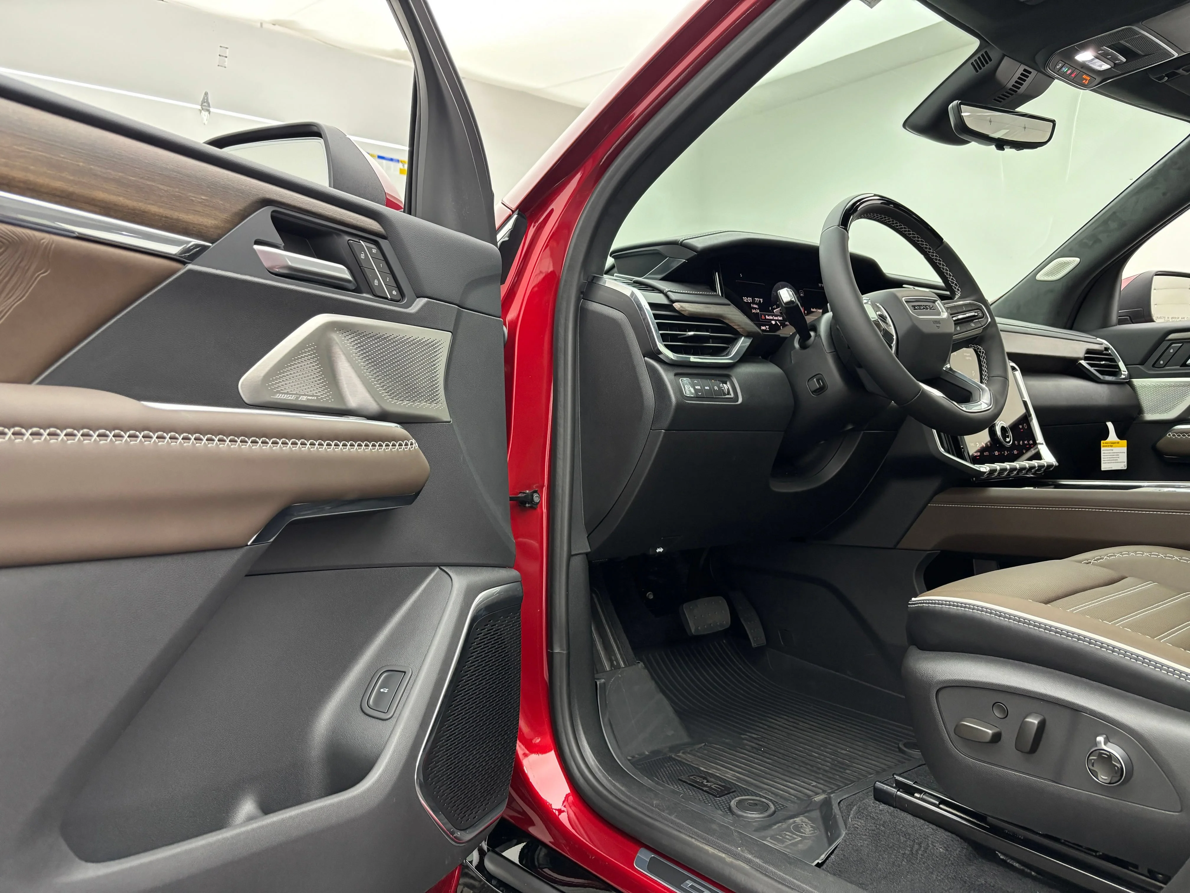 2026 GMC Acadia Denali Ultimate - Photo 19
