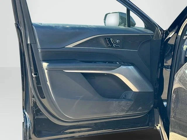 2025 Cadillac LYRIQ Luxury 2 - Photo 13