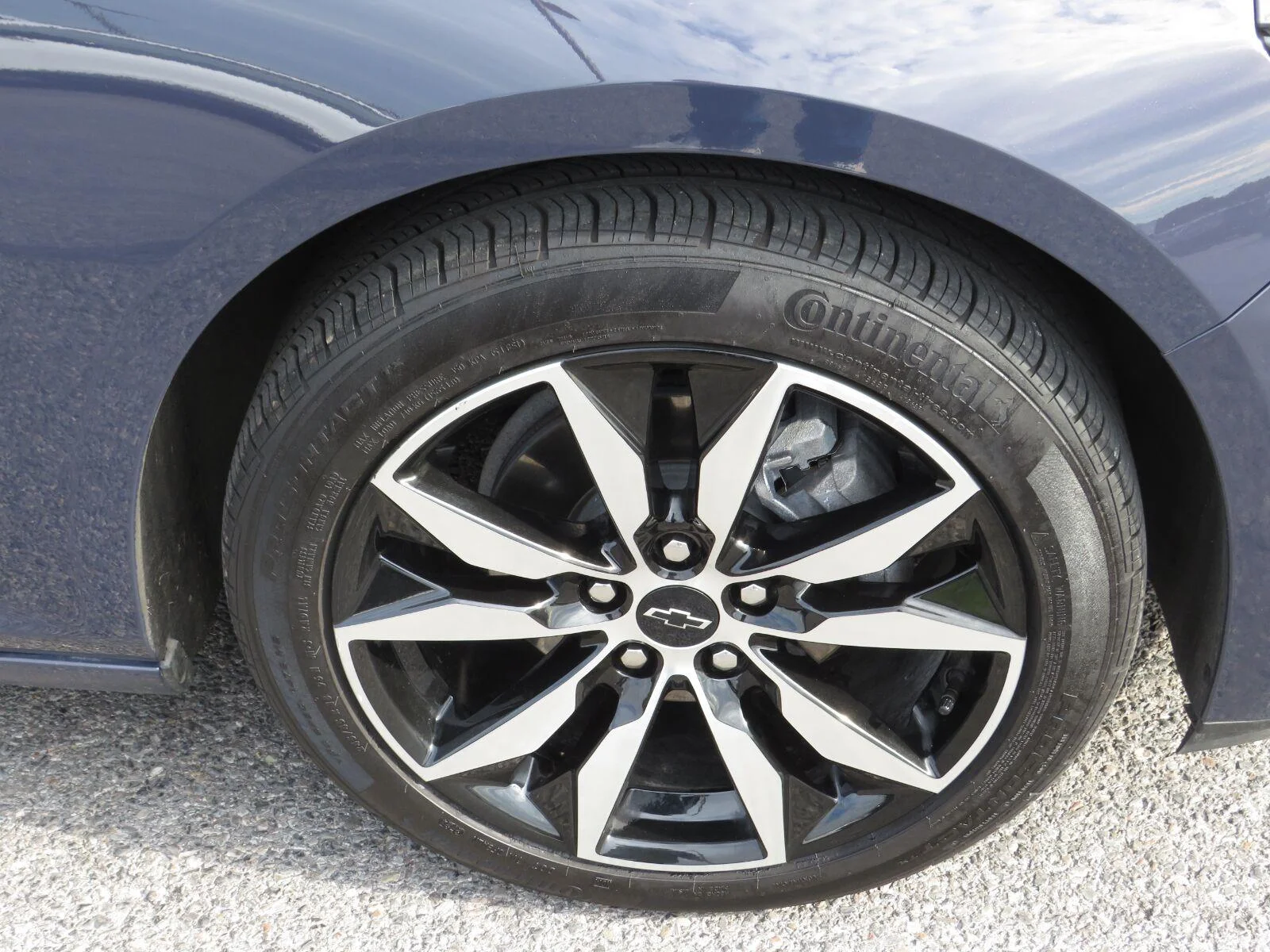 Used 2025 Night Shade Metallic Chevrolet RS image 13