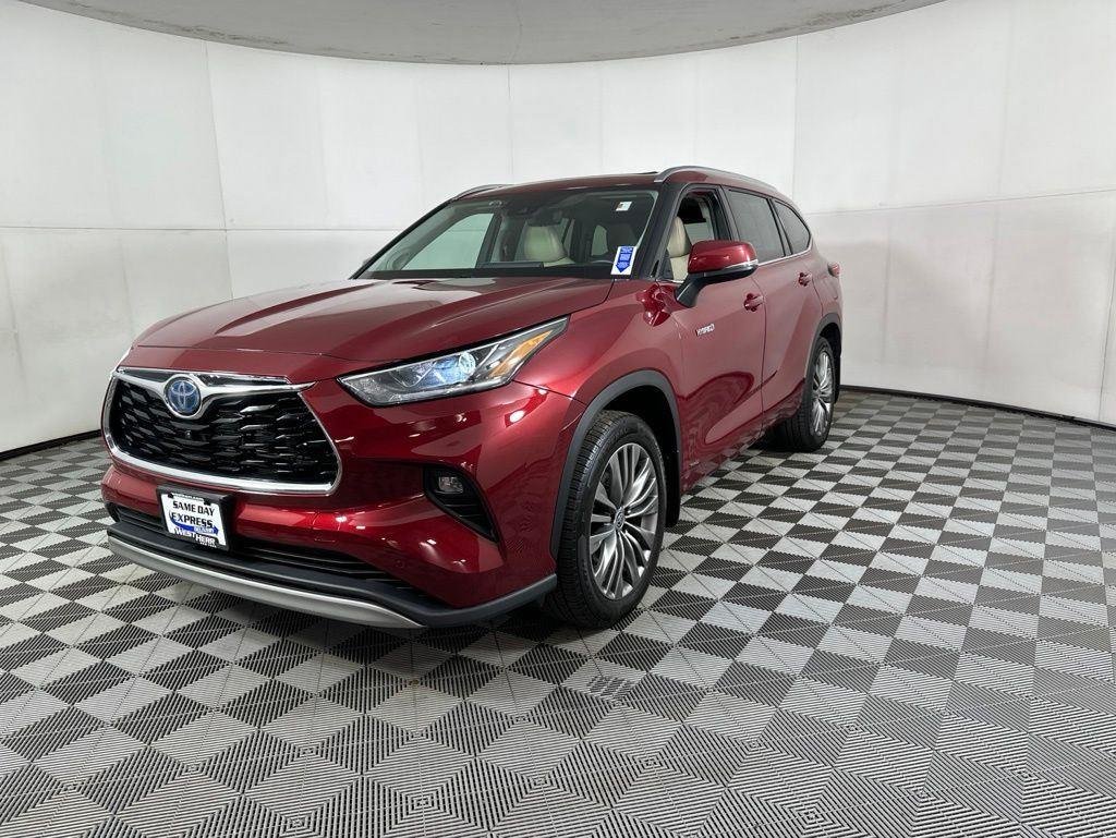 Used 2021 Pearl Toyota Platinum image 25