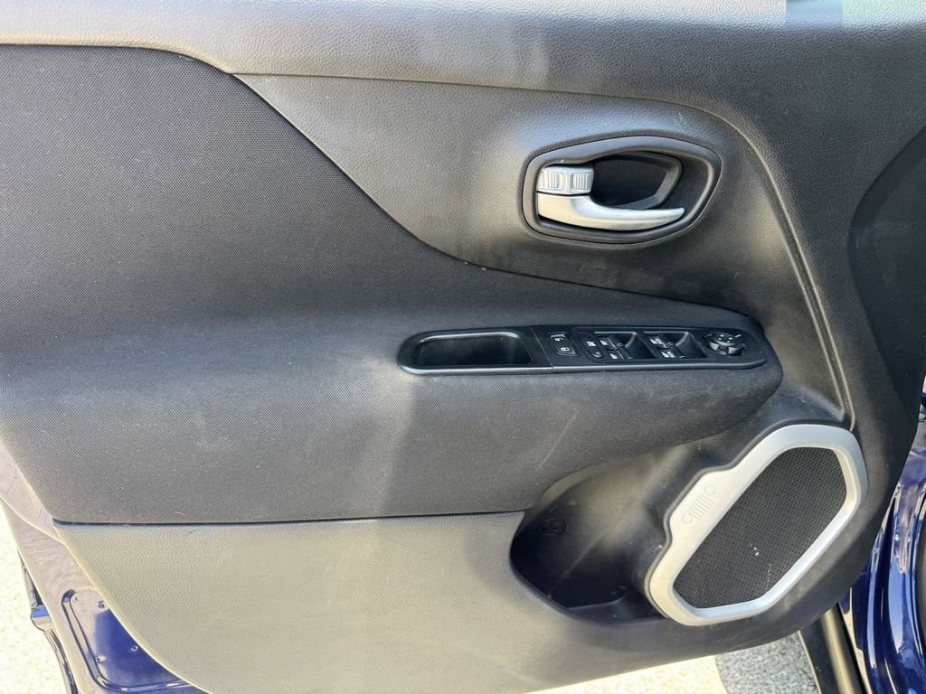 Certified Used 2019 Jetset Blue Clearcoat Jeep Latitude image 15
