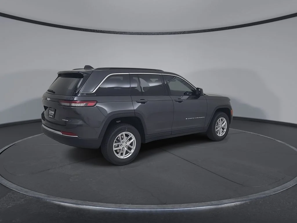 New 2026 Baltic Gray Metallic Clearcoat Jeep Laredo image 15