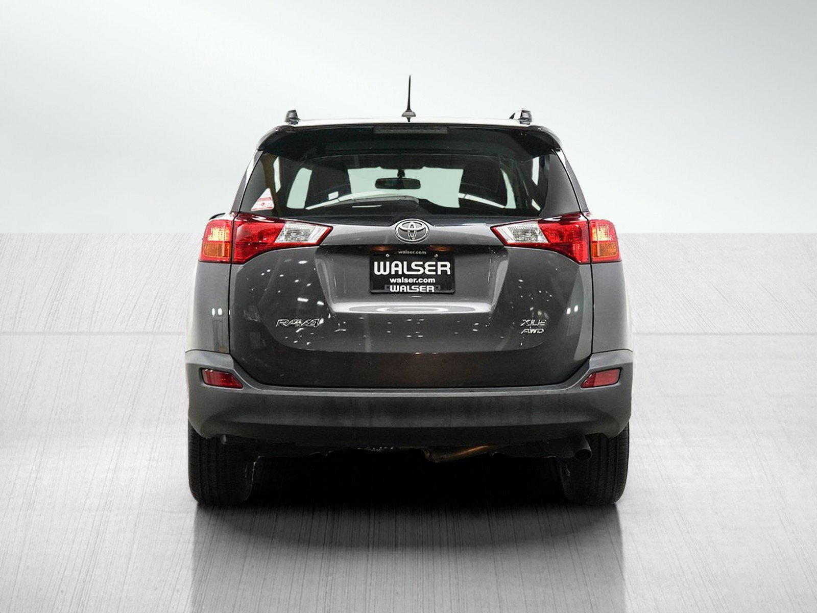 Used 2015 Magnetic Gray Metallic Toyota Xle image 5