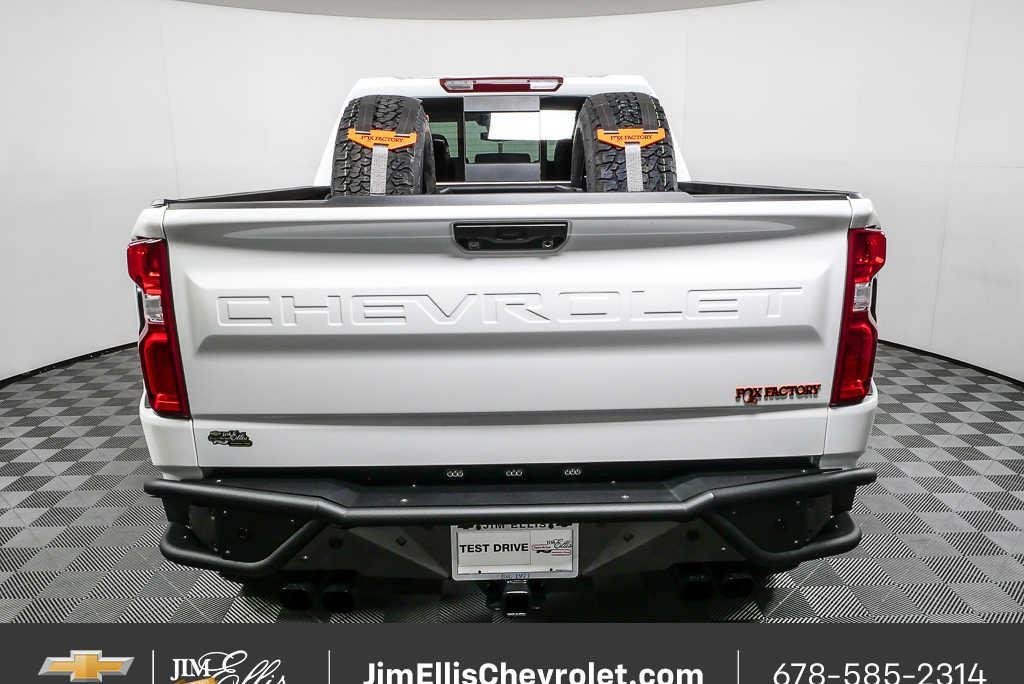 New 2025 Summit White Chevrolet RST image 29